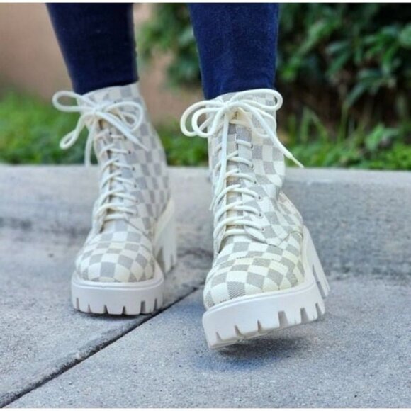 Womens Checkered Lace Up Block Heel Boots - Picture 1 of 5